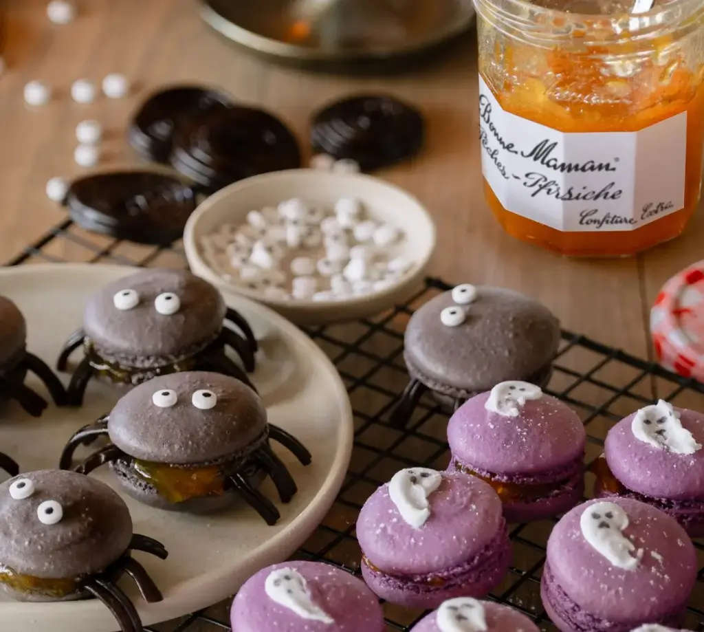 Macarons with peach jam