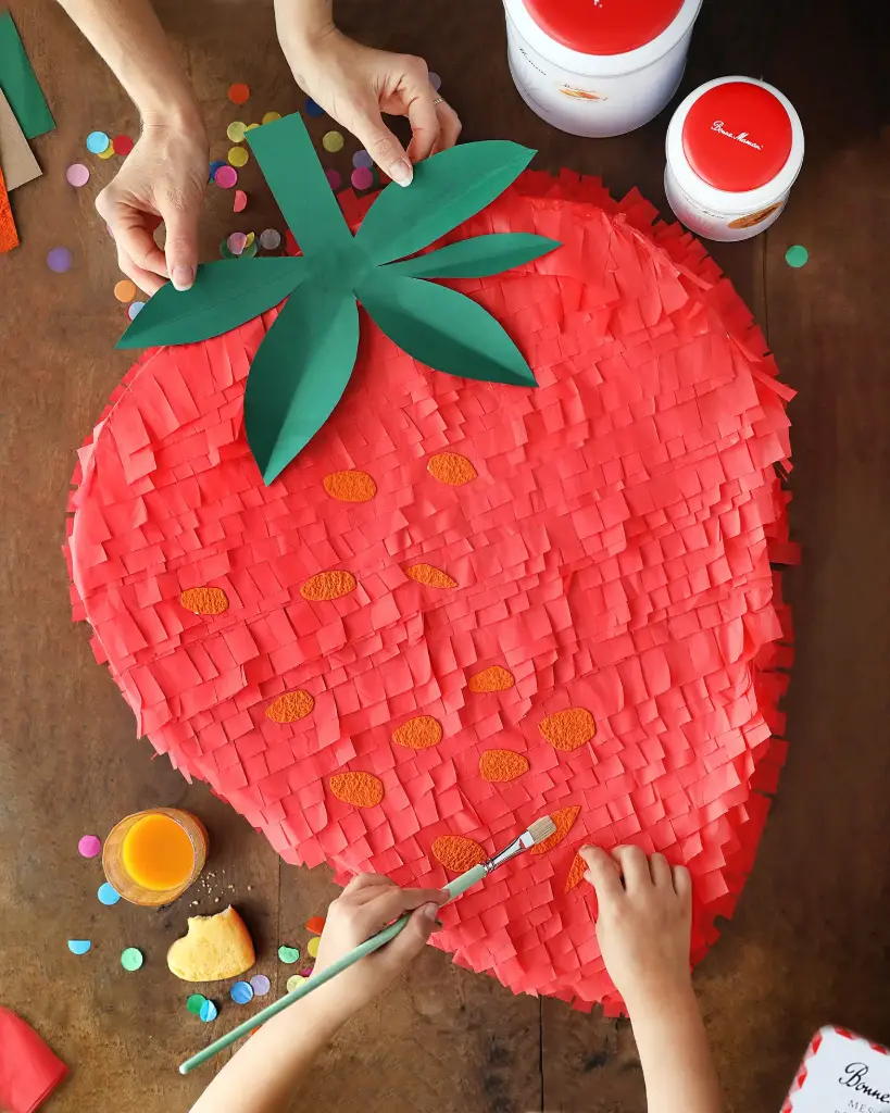 Erdbeer Piñata