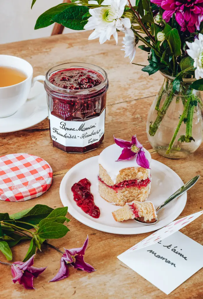 Mini-Cakes mit Himbeerkonfitüre