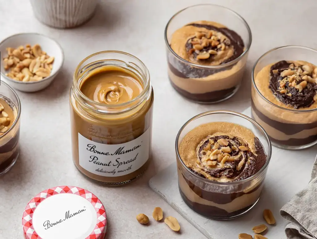 Marmorierte Mousse mit Schokolade und Erdnussaufstrich