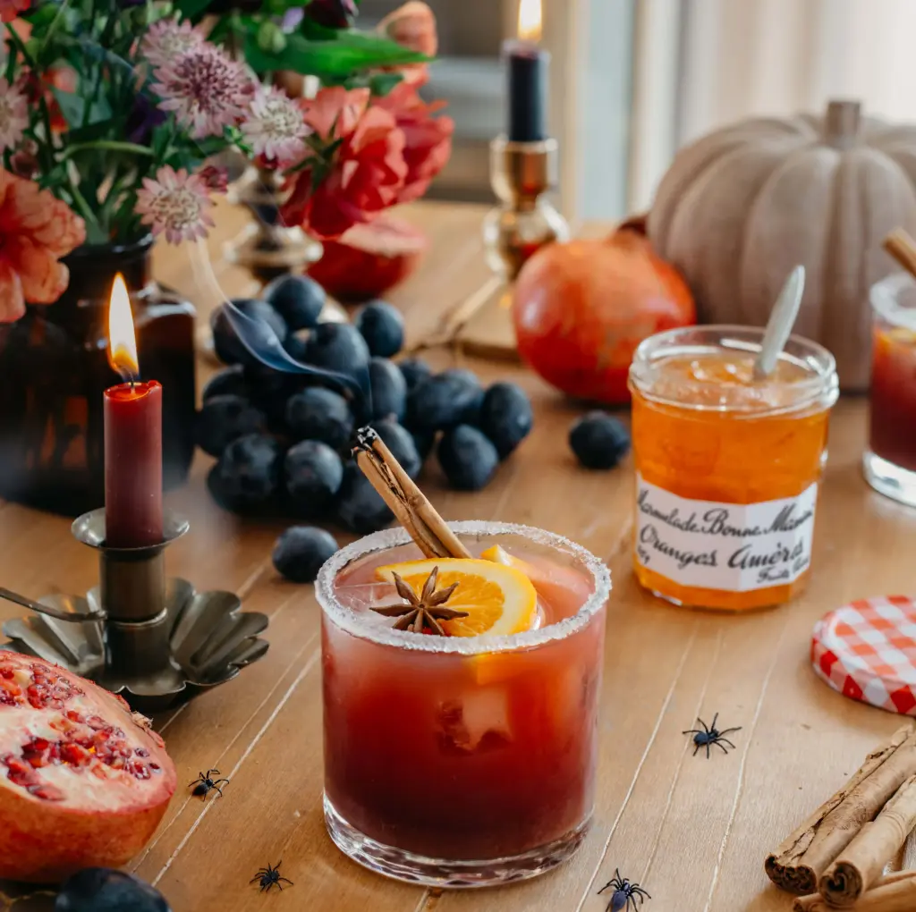 Halloween-Cocktail mit Bitterorangenkonfi