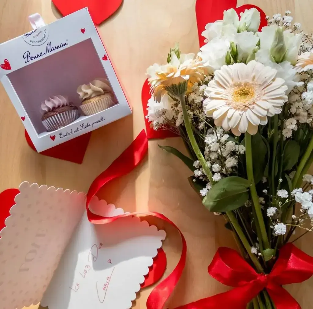 2-piece box Mini Cupcakes.webp