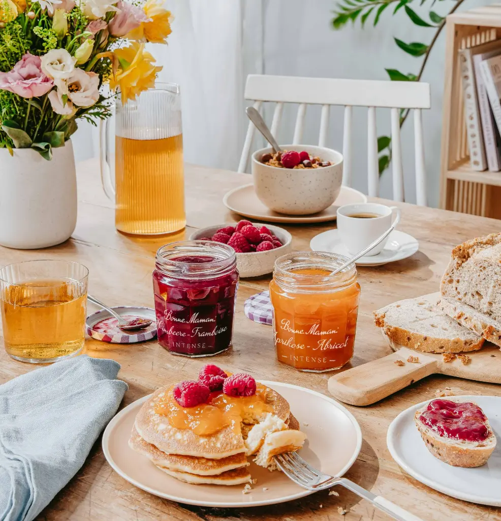 Color Your Breakfast_Mood Picture_Apricot and Raspberry Intense Spread_Insta_CH.webp