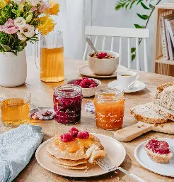 Color Your Breakfast_Mood Picture_Apricot and Raspberry Intense Spread_Insta_CH.webp